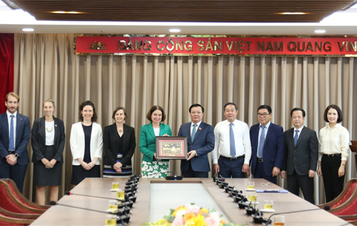 Bí thư Thành ủy Đinh Tiến Dũng tiếp Đại sứ Australia Robyn Mudie