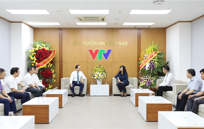 Chủ tịch HĐND Thành phố Nguyễn Ngọc Tuấn thăm, chúc mừng các cơ quan báo chí