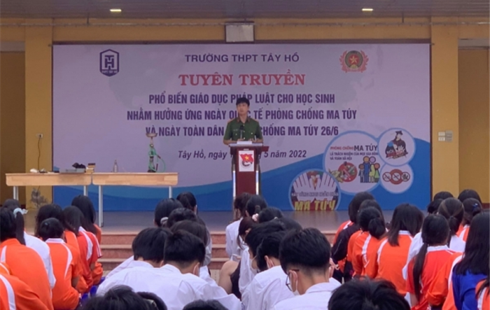 Đẩy mạnh tuyên truyền phòng, chống tham nhũng, thực hành tiết kiệm, chống lãng phí và phổ biến, giáo dục pháp luật trong trường học