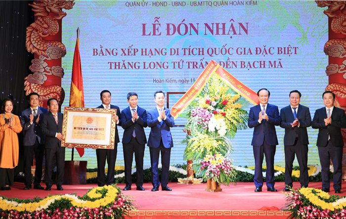 Quận Hoàn Kiếm đón bằng di tích quốc gia đặc biệt Thăng Long tứ trấn - đền Bạch Mã