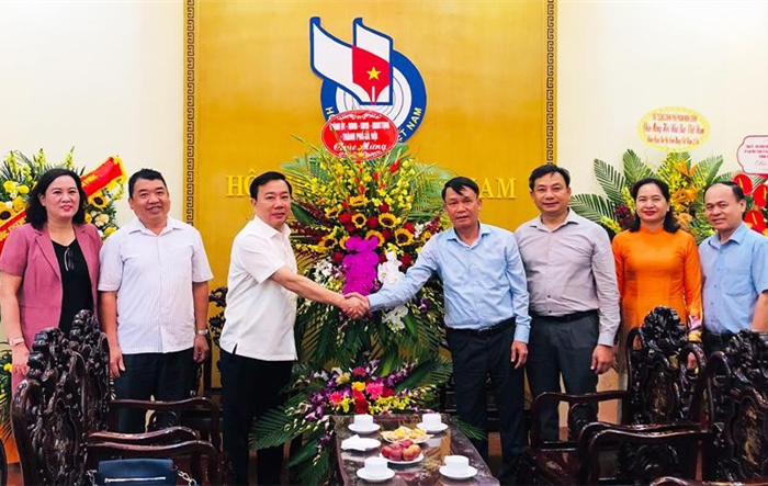 Phó Chủ tịch UBND Thành phố Chử Xuân Dũng chúc mừng Hội Nhà báo Việt Nam và các cơ quan báo chí Trung ương, Thành phố