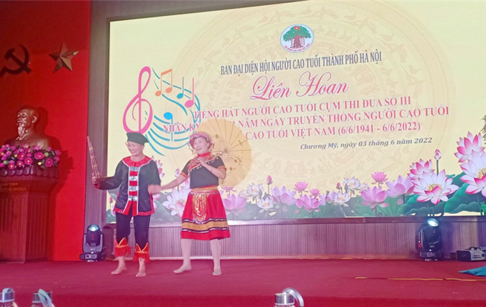 Sôi nổi Liên hoan tiếng hát người cao tuổi Cụm thi đua số 3