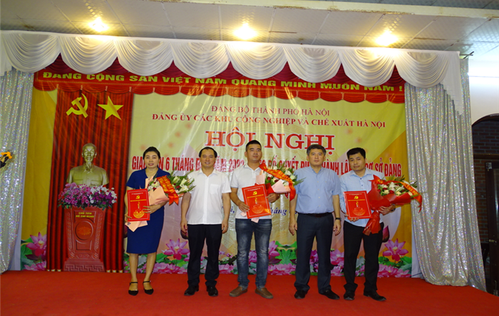 Đảng uỷ các khu công nghiệp và chế xuất Hà Nội công bố Quyết định thành lập 03 chi bộ