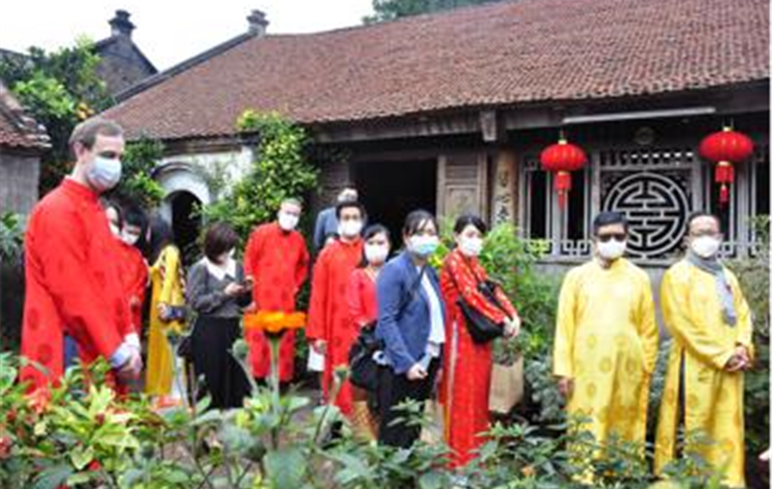 Đề xuất tạm dừng yêu cầu về bảo hiểm y tế hoặc bảo hiểm du lịch có nội dung chi trả điều trị Covid-19