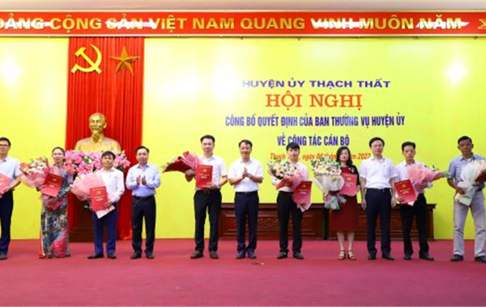 Huyện Thạch Thất công bố Quyết định về công tác cán bộ