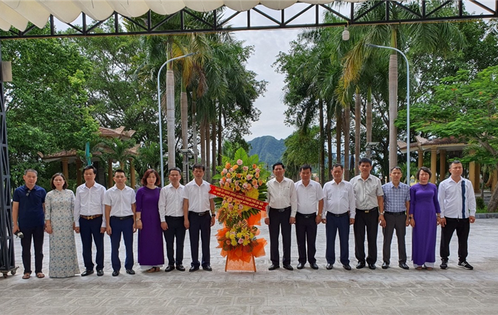 Thành phố Hà Nội viếng nghĩa trang liệt sĩ Việt - Lào tỉnh Nghệ An  nhân kỷ niệm 75 năm Ngày Thương binh - Liệt sĩ 