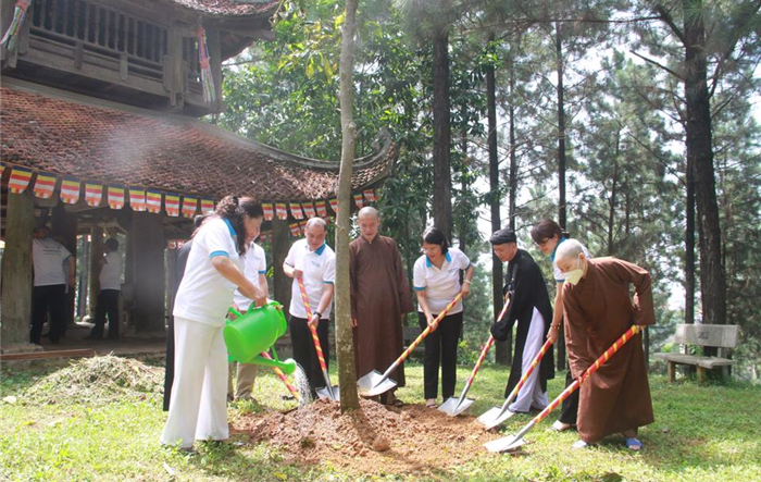 Uỷ ban Mặt trận Tổ quốc Việt Nam Thành phố và các tổ chức tôn giáo ra quân bảo vệ môi trường hưởng ứng “Tháng hành động vì môi trường” năm 2022