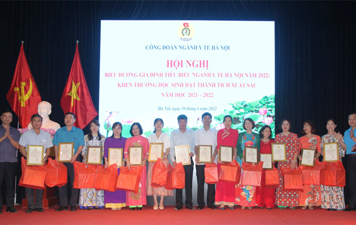 Hội nghị biểu dương gia đình tiêu biểu ngành Y tế Hà Nội năm 2022