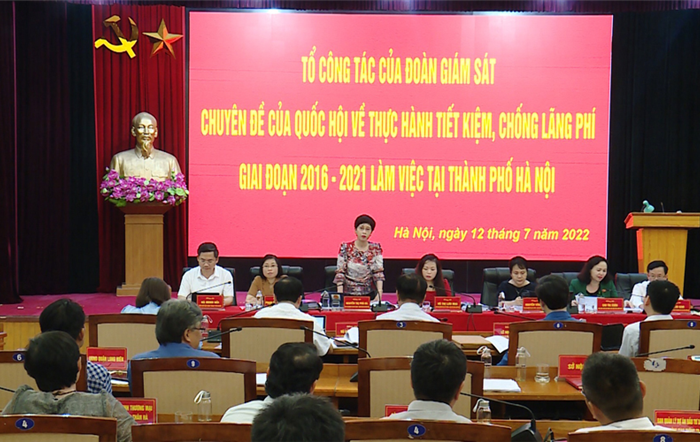 Đẩy mạnh phân cấp, uỷ quyền, liên thông, liên ngành để việc thực hành tiết kiệm, chống lãng phí toàn diện, thực chất 