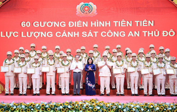 Công an thành phố Hà Nội kỷ niệm 60 năm Ngày truyền thống lực lượng Cảnh sát nhân dân