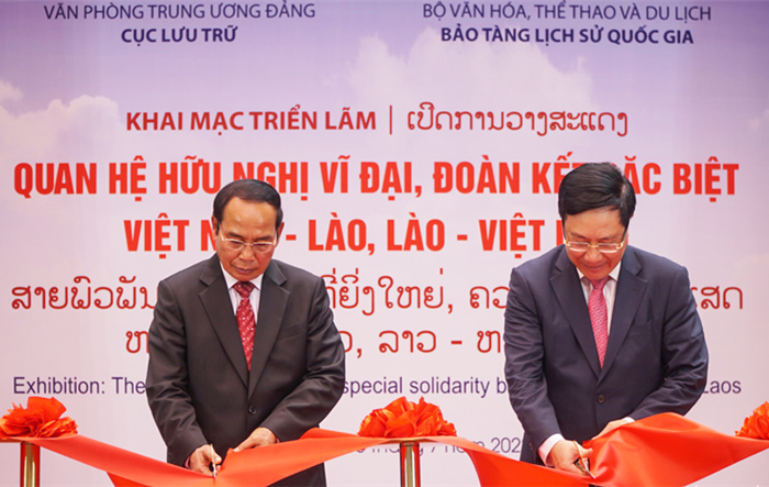 Khai mạc triển lãm tài liệu, ảnh, hiện vật và sách về quan hệ đặc biệt Việt Nam - Lào