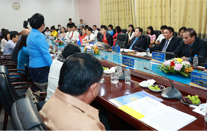 Đoàn đại biểu cấp cao Trung ương Liên hiệp Công đoàn Lào làm việc với Trường Đại học Công đoàn