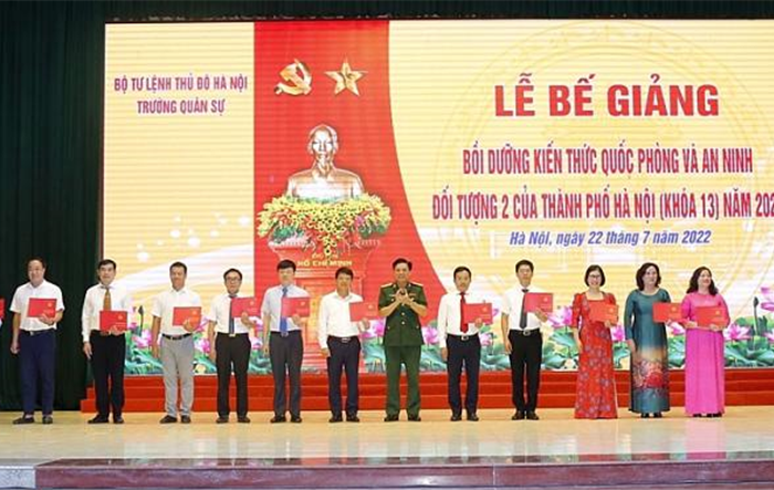 Lễ bế giảng lớp bồi dưỡng kiến thức quốc phòng an ninh cho cán bộ đối tượng 2