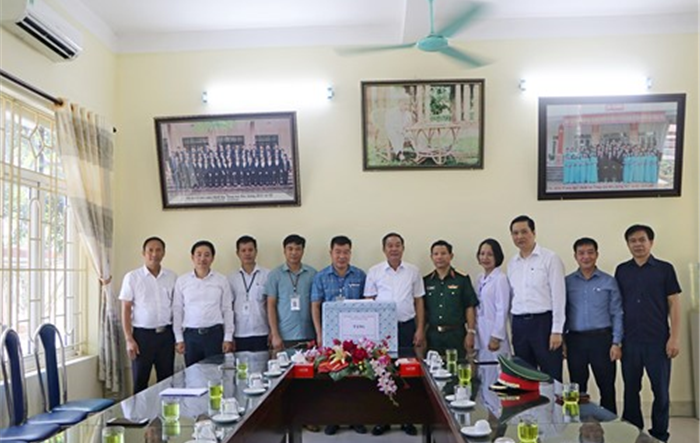 Phó Chủ tịch Thường trực UBND thành phố thăm, tặng quà trung tâm Điều dưỡng người có công số 3 Hà Nội