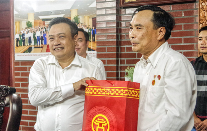 Chủ tịch UBND thành phố Hà Nội thăm, tặng quà thương binh trên địa bàn huyện Thanh Trì