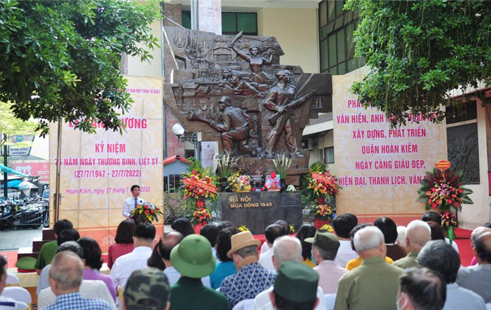 Quận Hoàn Kiếm dâng hương kỷ niệm 75 năm Ngày Thương binh - Liệt sĩ (27/7/1947 - 27/7/2022)