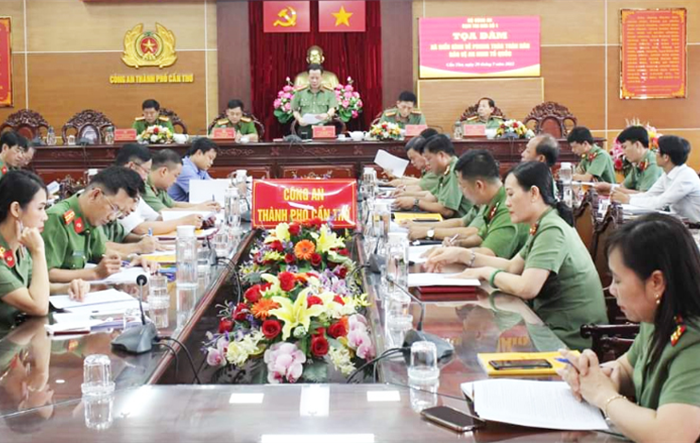 Công an 5 thành phố trực thuộc Trung ương tổ chức tọa đàm với chủ đề “Xây dựng xã điển hình về phong trào toàn dân bảo vệ Tổ quốc”