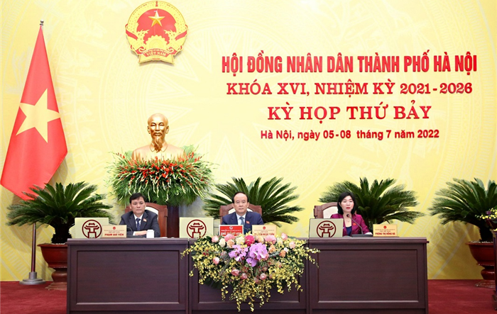 Xem xét kỹ và thông qua nhiều nghị quyết dân sinh