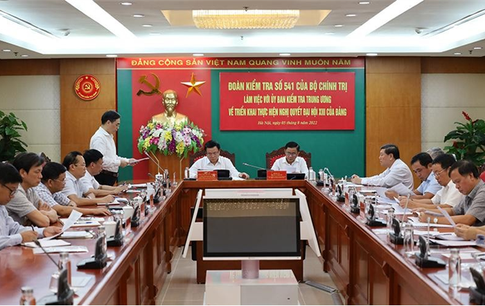 Hoàn thiện chế tài xử lý tổ chức đảng, đảng viên vi phạm