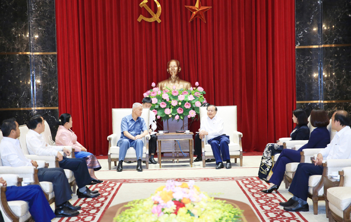 Không ngừng vun đắp và làm sâu sắc hơn mối quan hệ đoàn kết, hữu nghị giữa Hà Nội và Viêng Chăn