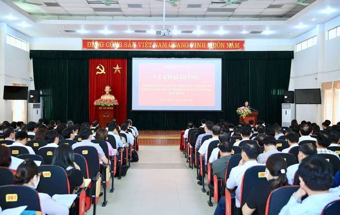Khai giảng lớp bồi dưỡng cho 258 cán bộ diện Ban Thường vụ Thành ủy quản lý