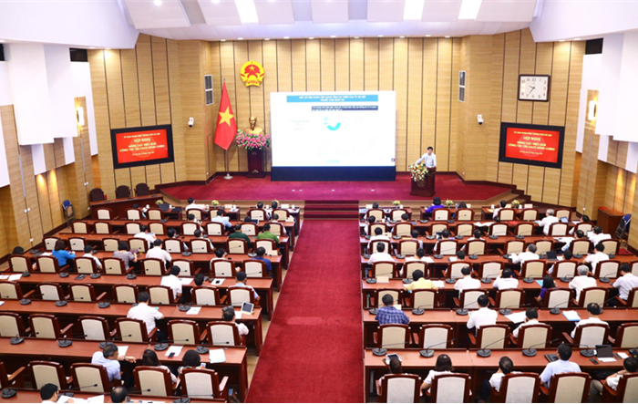 Thay đổi tích cực thái độ của cán bộ làm thủ tục hành chính với người dân và doanh nghiệp