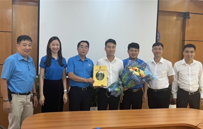 Liên đoàn Lao động quận Hoàn Kiếm tiếp nhận Công đoàn cơ sở Công ty CP Sản xuất kinh doanh nước sạch số 3 Hà Nội