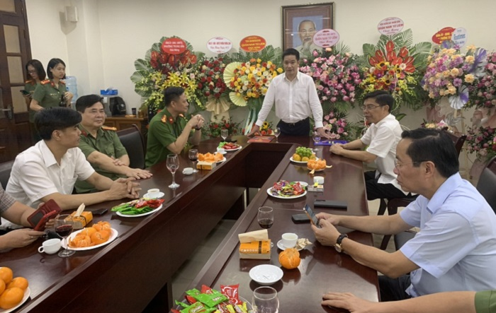 Lãnh đạo quận Nam Từ Liêm chúc mừng Công an quận nhân kỷ niệm 77 năm Ngày truyền thống lực lượng Công an nhân dân