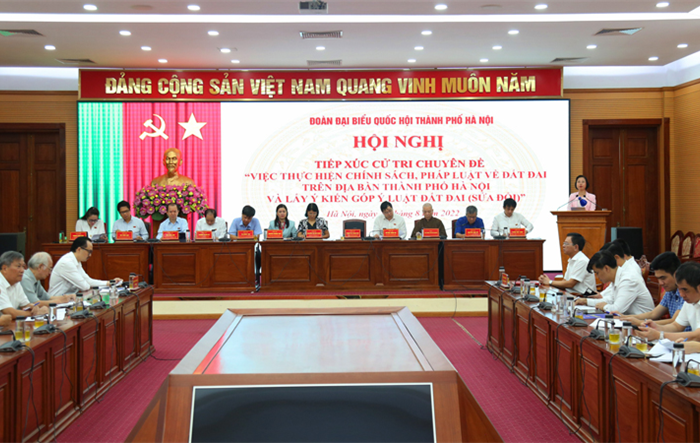 Đoàn đại biểu Quốc hội thành phố Hà Nội lấy ý kiến góp ý Luật Đất đai (sửa đổi)