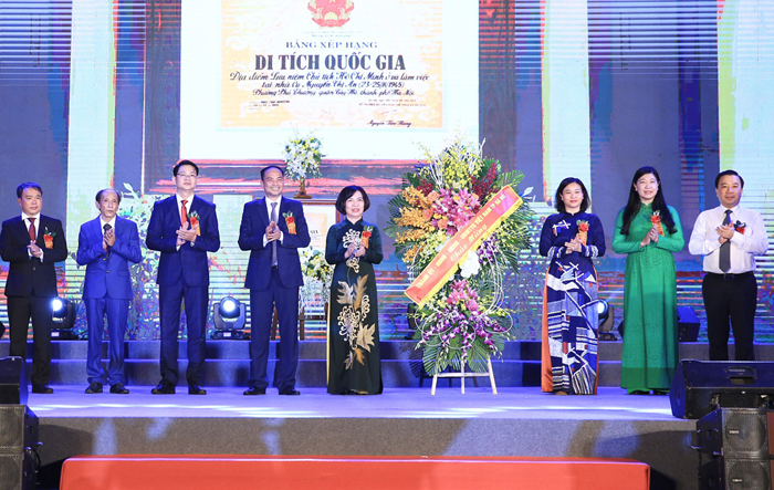 Quận Tây Hồ đón nhận Bằng xếp hạng di tích quốc gia địa điểm lưu niệm Chủ tịch Hồ Chí Minh tại phường Phú Thượng