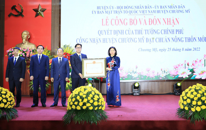 Huyện Chương Mỹ đón nhận Quyết định của Thủ tướng Chính phủ công nhận huyện đạt chuẩn nông thôn mới