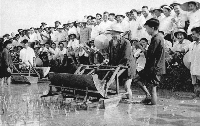 Tăng cường giáo dục và rèn luyện đạo đức cách mạng cho cán bộ, đảng viên theo tư tưởng Hồ Chí Minh trong giai đoạn hiện nay