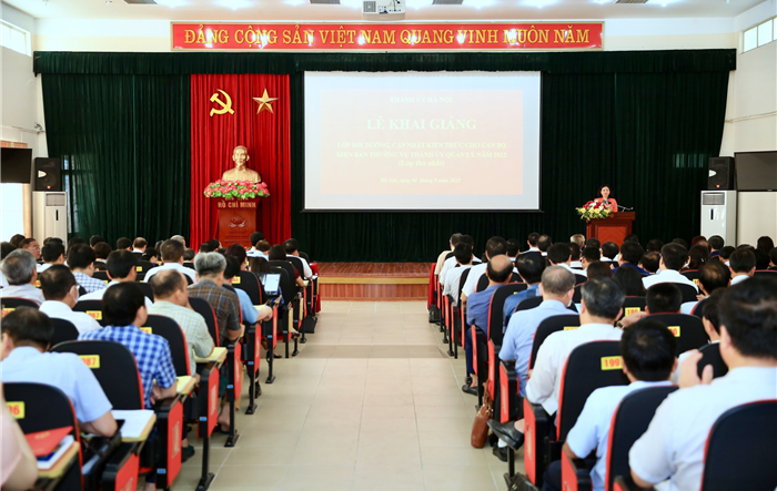 Đào tạo, bồi dưỡng, nâng cao trình độ, bản lĩnh chính trị cho 227 cán bộ