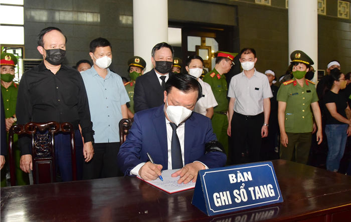 Lãnh đạo thành phố viếng 3 liệt sĩ phòng cháy, chữa cháy hy sinh khi làm nhiệm vụ