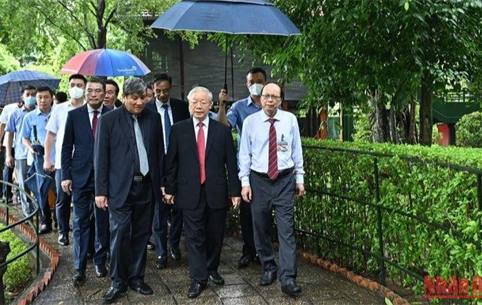 Tổng Bí thư Nguyễn Phú Trọng dâng hương tưởng niệm Chủ tịch Hồ Chí Minh