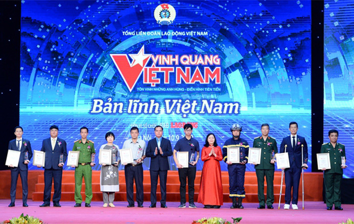 Vinh danh 7 tập thể và 6 cá nhân trong Chương trình Vinh quang Việt Nam năm 2022