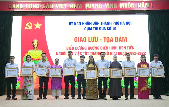 Cụm thi đua số 10 thành phố biểu dương gương điển hình tiên tiến, “Người tốt, việc tốt” năm 2022