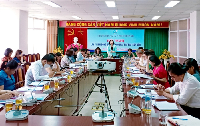 Phụ nữ Thủ đô đóng góp ý kiến vào dự thảo Luật Đất đai (sửa đổi)