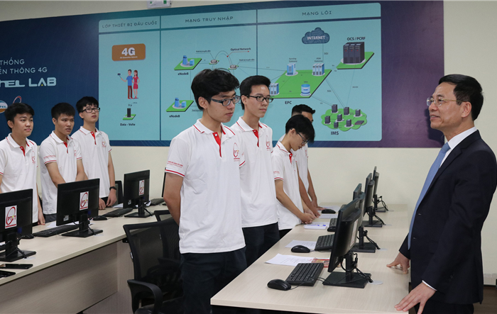 Sự phát triển của mạng xã hội và khả năng ứng dụng các lợi thế, tiện ích của mạng xã hội trong công tác thông tin, tuyên truyền ở Việt Nam