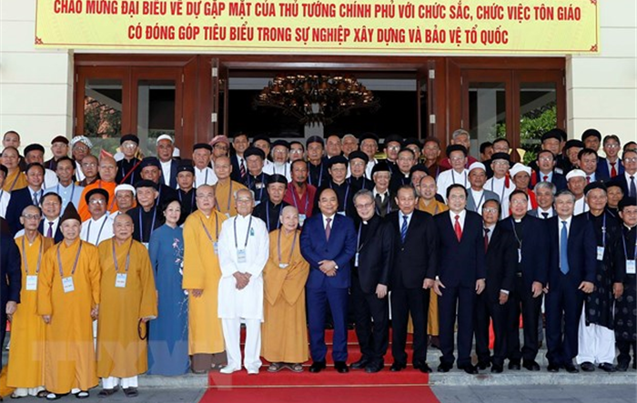 Vận dụng tư tưởng Hồ Chí Minh trong đấu tranh với âm mưu lợi dụng tôn giáo để chống phá cách mạng