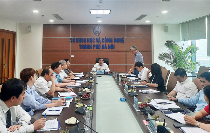 Phó Chủ tịch Thường trực UBND thành phố Lê Hồng Sơn kiểm tra việc thực hiện Quy chế dân chủ tại Sở Khoa học và Công nghệ