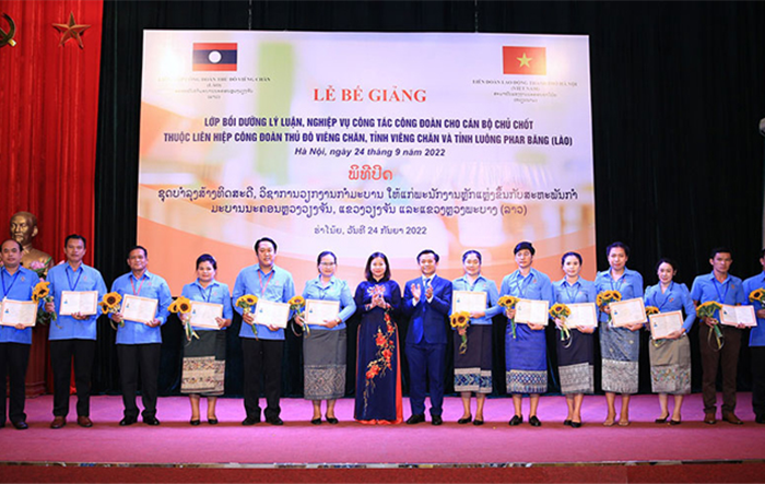 Tăng cường hợp tác Việt - Lào trong công tác đào tạo, bồi dưỡng cán bộ Công đoàn