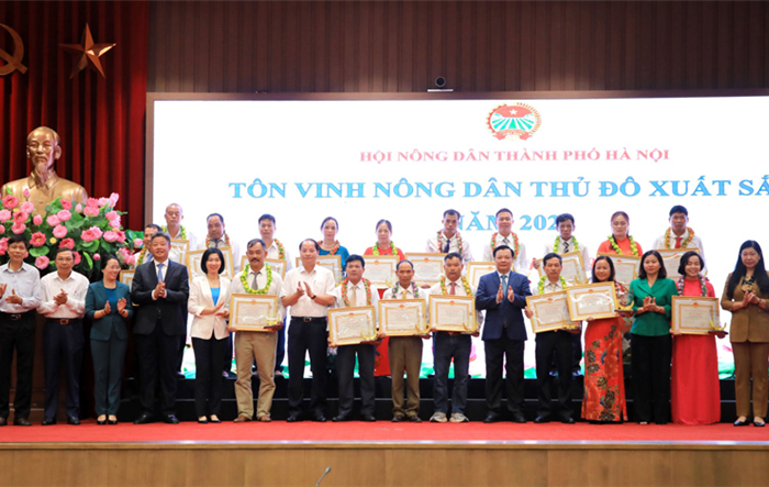Bí thư Thành ủy Hà Nội Đinh Tiến Dũng đối thoại với nông dân Thủ đô năm 2022