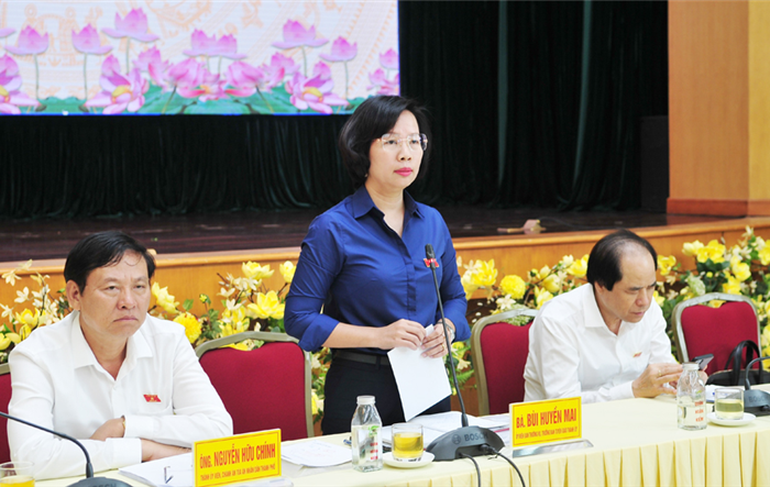 Trưởng ban Tuyên giáo Thành ủy Hà Nội Bùi Huyền Mai tiếp xúc cử tri tại quận Hoàn Kiếm