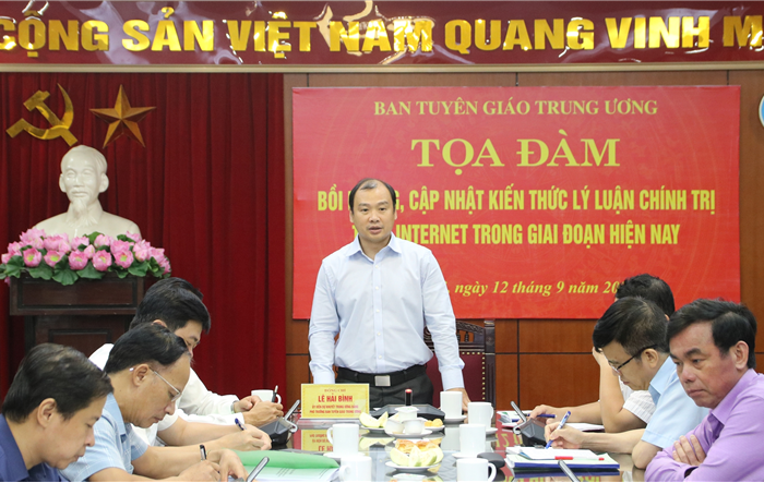 Phổ biến, bồi dưỡng, cập nhật kiến thức lý luận chính trị cho cán bộ, đảng viên trên internet
