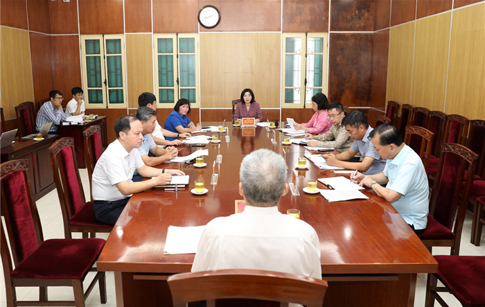 Phó Chủ tịch Thường trực HĐND thành phố Phùng Thị Hồng Hà tiếp công dân theo vụ việc