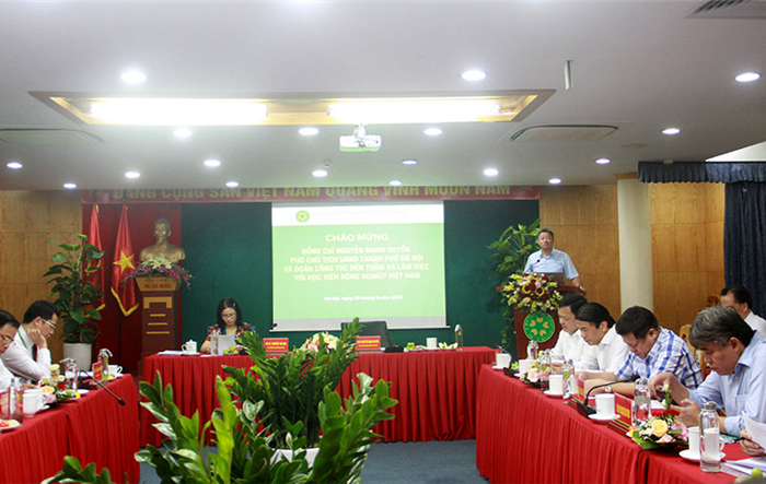 Phó Chủ tịch UBND thành phố Hà Nội Nguyễn Mạnh Quyền làm việc với Học viện Nông nghiệp