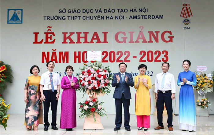Bí thư Thành uỷ Đinh Tiến Dũng dự khai giảng năm học mới tại Trường THPT Chuyên Hà Nội – Amsterdam