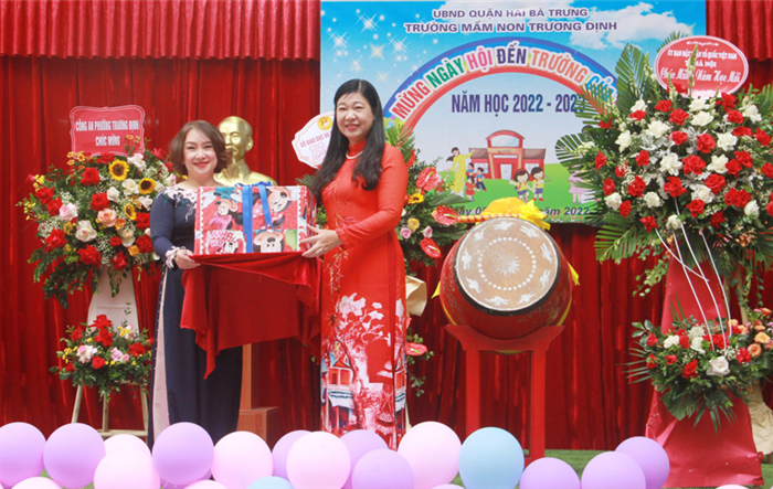 Chủ tịch Uỷ ban Mặt trận Tổ quốc Việt Nam thành phố dự lễ khai giảng năm học 2022-2023 tại Trường Mầm non Trương Định