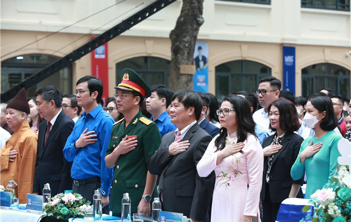 Bí thư thứ nhất Trung ương Đoàn Bùi Quang Huy dự lễ khai giảng năm học tại trường Nguyễn Siêu